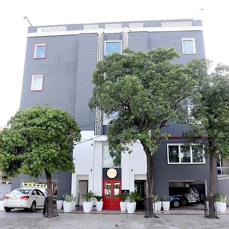 Hotel Oyo Townhouse 015 Lajpat Nagar Neu-Delhi Exterior foto
